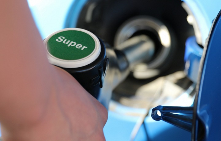 Za benzín platíme mnohem více než před čtvrt rokem