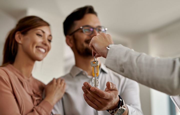 Hypotéky lákajú aj mladých ľudí
