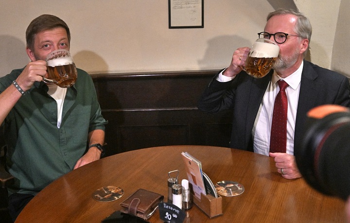 Politici sa stretli na Malé Strane