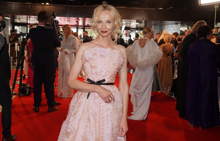 Herečka Jana Plodková na slávnostnom otvorení KVIFFu.
