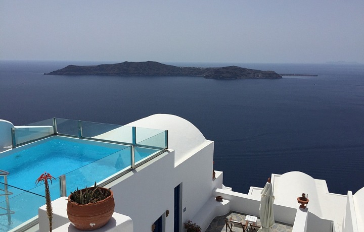 V Řecku jsou na turisty nakažené koronavirem připraveni. 