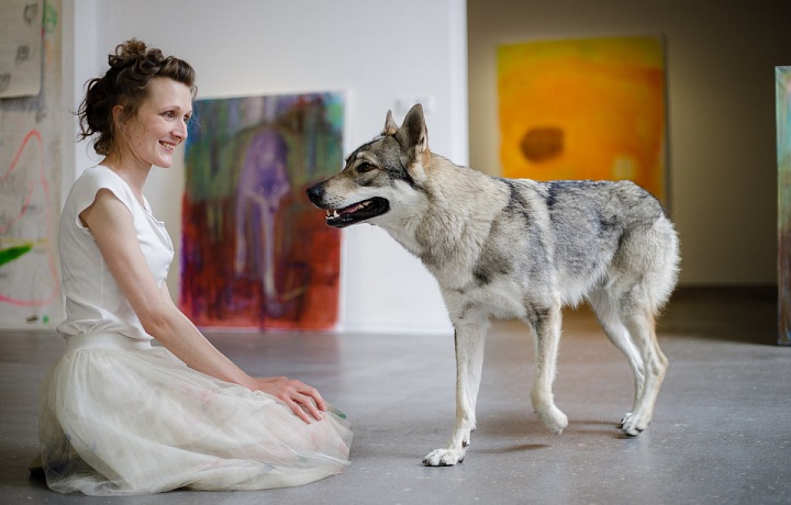 Autorka je celoživotně fascinována vlky.