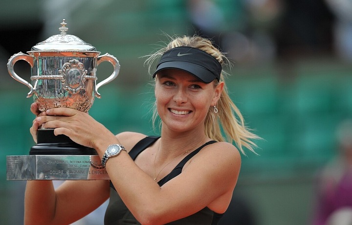 Maria Šarapovova s pohárem