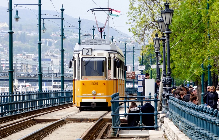 Lidé v zemi s napětím čekají, jak volby dopadnou