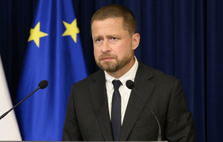 Guvernér centrálnej banky zostáva ostražitý