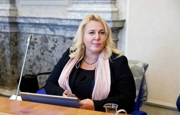 Ministryně Klára Dostálová. 