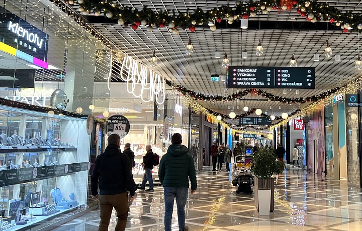 Nákupní centra jsou na vánoční nákupy připravena
