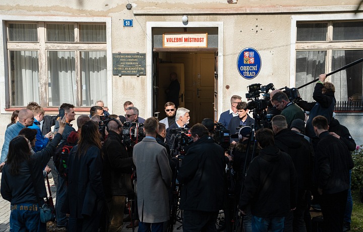 Peter Pavel odvolil v Černoučku, kde má dom.