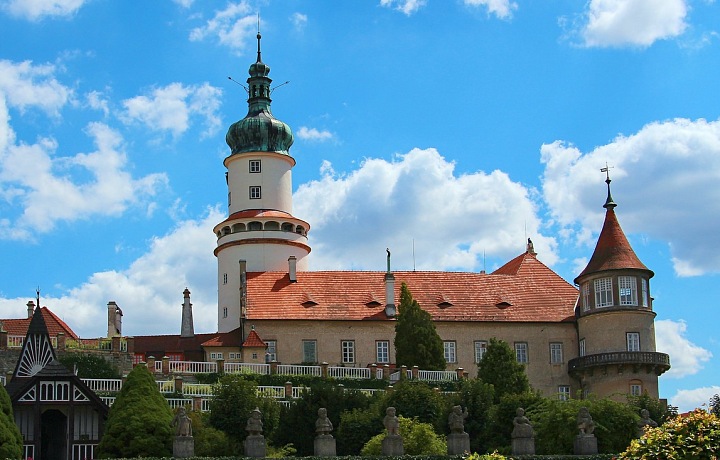 Zámok v Novom Meste nad Metujou
