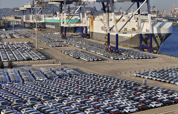 Trh s automobily v Číně naráží na slabou vnitřní poptávku.