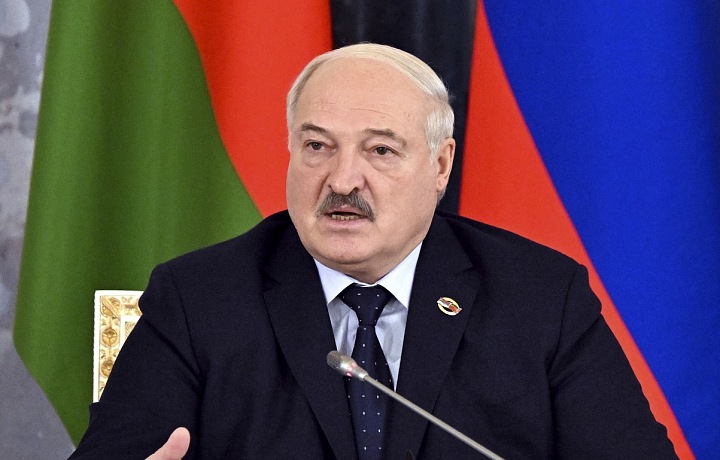 Autoritársky líder vládne krajine desiatky rokov