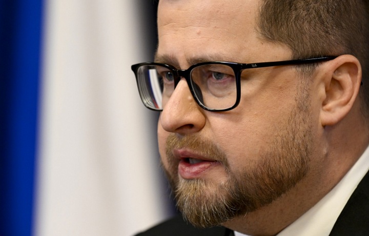 Guvernér Michl je zástancom kryptomien
