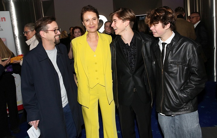 Lenka Vlasáková, Jan Dolanský a synovia Maxmilian a Johan na premiére filmu Matka v pasci. 21. 2. 2024