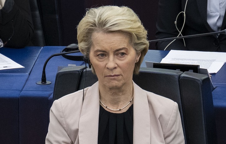 Leyenová bude v Európskom parlamente čeliť hlasovaniu
