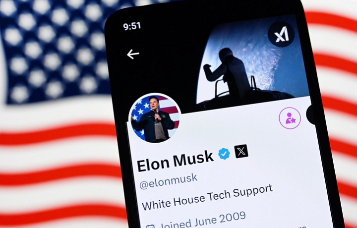 Muskov tím si verí