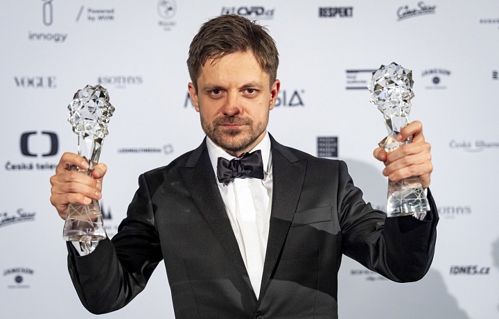 Jiří Mádl s cenami Český lev
