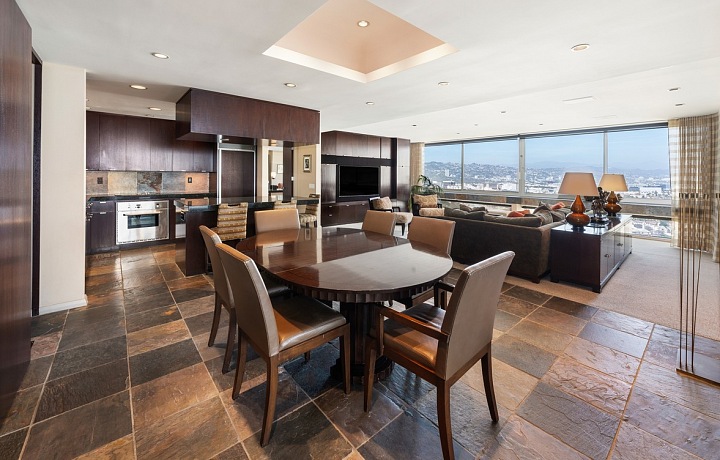 Byt C. Zeta-Jones a Michaela Douglasa