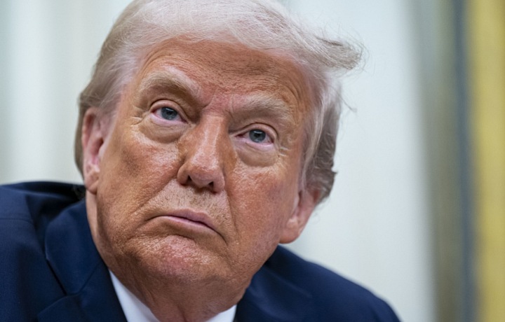 Trump ohlásil prímerie
