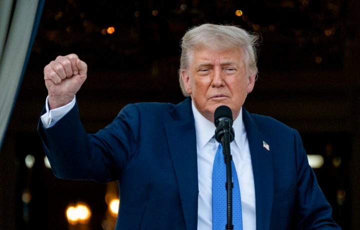 Trump obmedzí migrantom vstup do krajiny
