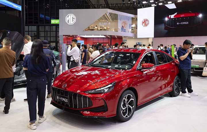 Výstava elektromobilov v Šanghaji.