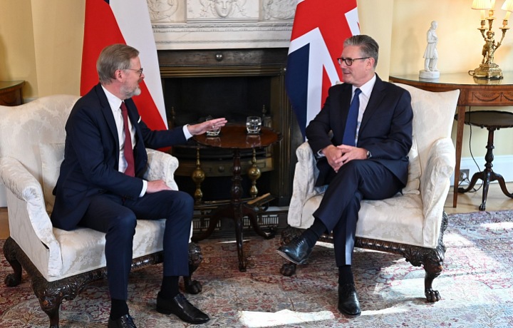 Fiala navštívil Veľkú Britániu