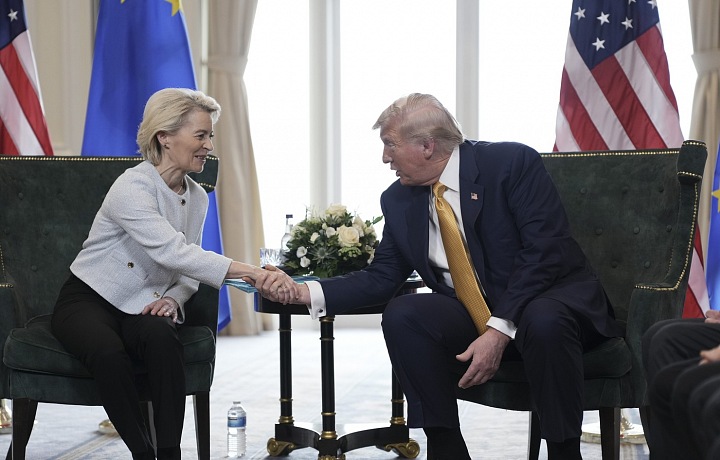 Podľa šéfky Európskej komisie Ursuly von der Leyenovej bude clo tvoriť 15 percent
