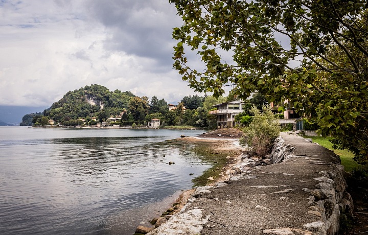 Okolí italského jezera Laggo Magiore