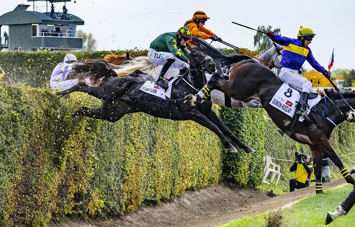 Stumptown (úplne vľavo) prekonáva Taxisov priekop
