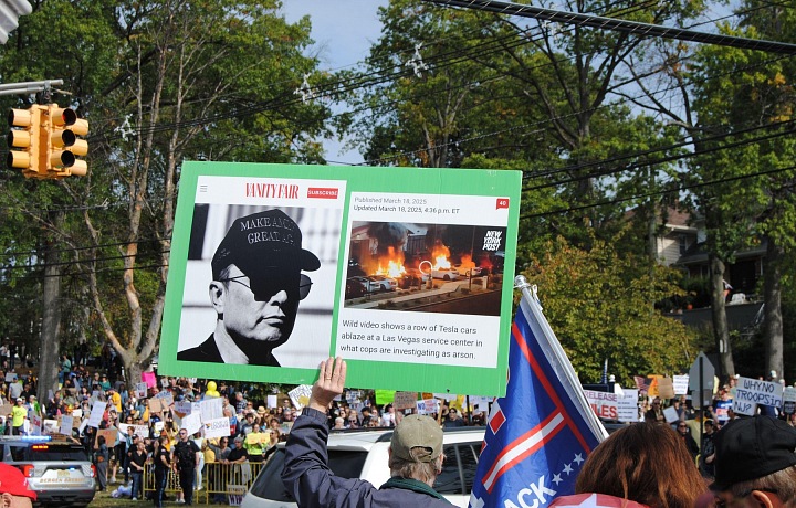 V USA pokračujú protesty proti Muskovi
