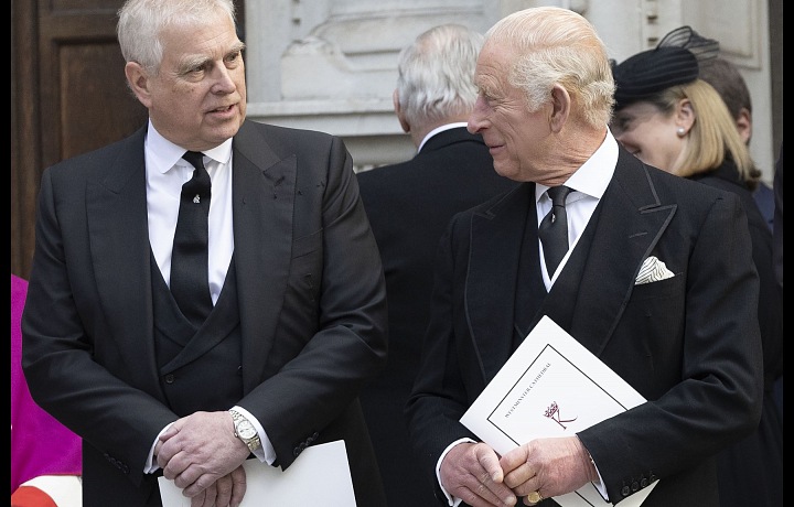 Kráľ Karel a jeho brat Andrew