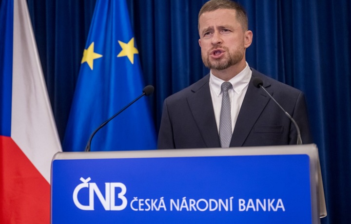 Michl po jednání rady vysvětloval, proč dojde ke zvýšení sazby