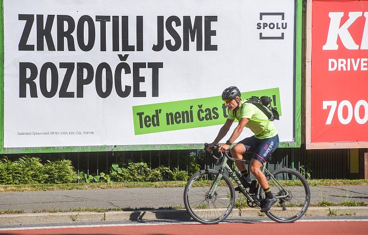 Zadlužování státu je mezi voliči nejdůležitější téma