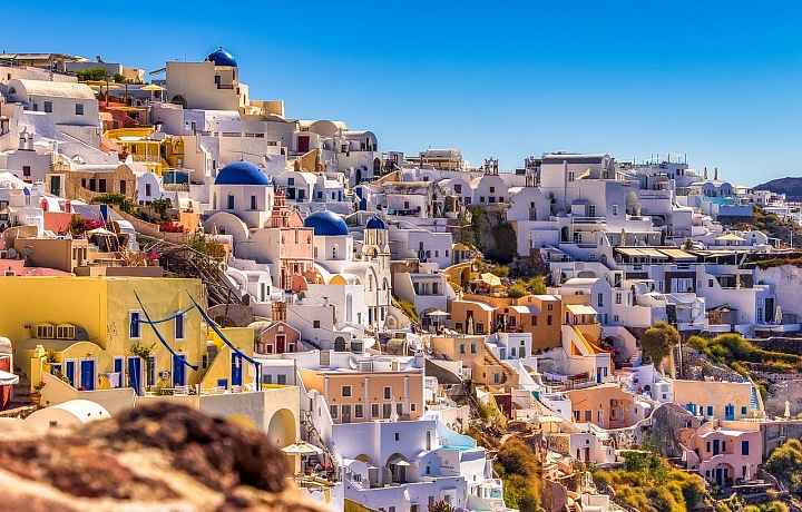 Ostrov Santorini je v Grécku najviac preplnený turistami