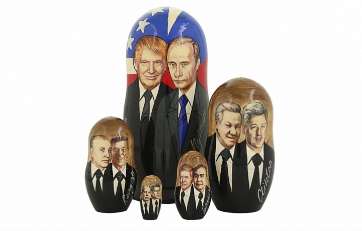 Trump a Putin na nových matrioškách.