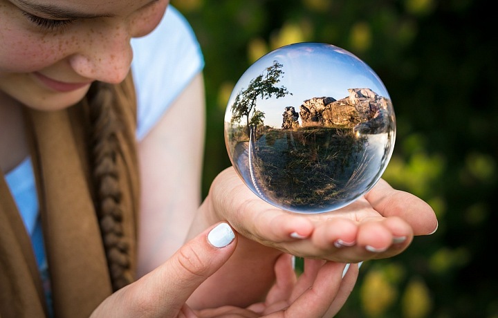 Věštkyně s křišťálovou koulí