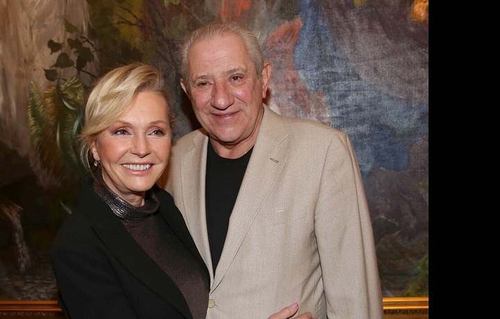 Keď ide o lásku, na veku nezáleží. Staršieho partnera má Helena Vondráčková, Vendula Pizingerová alebo Emanuel Macron