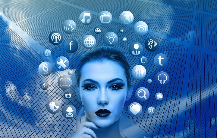 Sociální sítě a hlava ženy